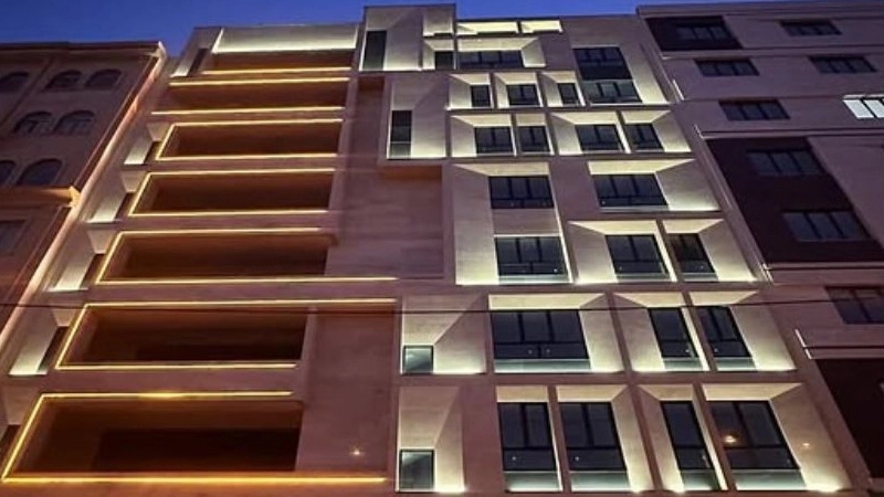 نورپردازی نمای ساختمان در تبریز طراحی تخصصی با پوریا نسب
