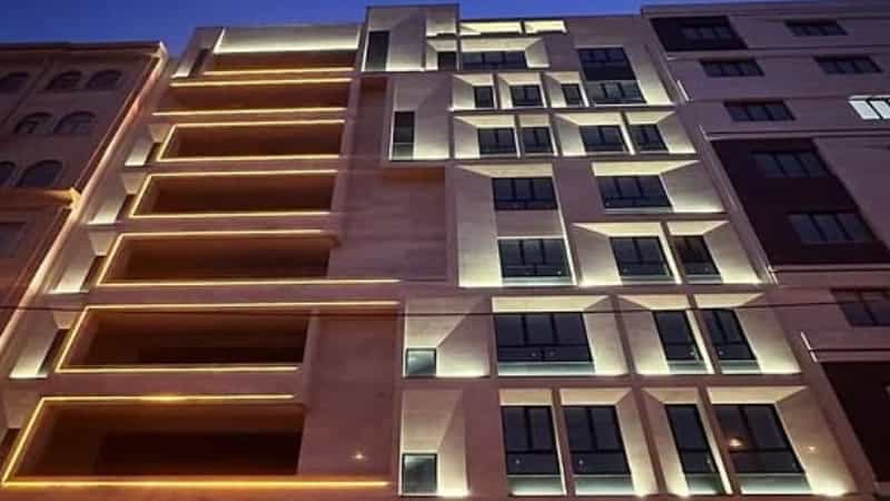 نورپردازی نمای ساختمان در تبریز طراحی تخصصی با پوریا نسب